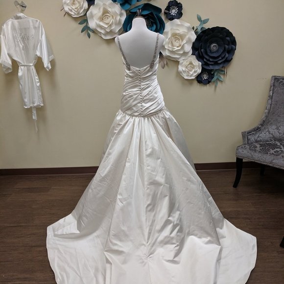 Kenneth Pool Wedding Dress Size 8 - 6 - Picture 6 of 9